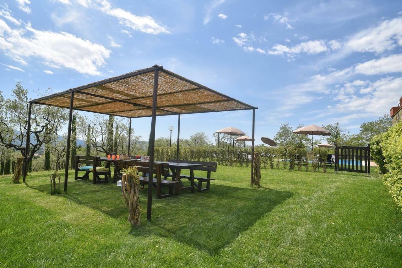 Ampio Appartamento Completamente Rinnovato Con Vista E Piscina Lucca Buitenkant foto